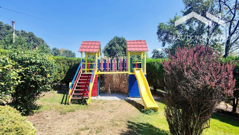 Veľkorysý rodinný dom v Haliči – 1 378 m², nádherná záhrada, 2 garáže