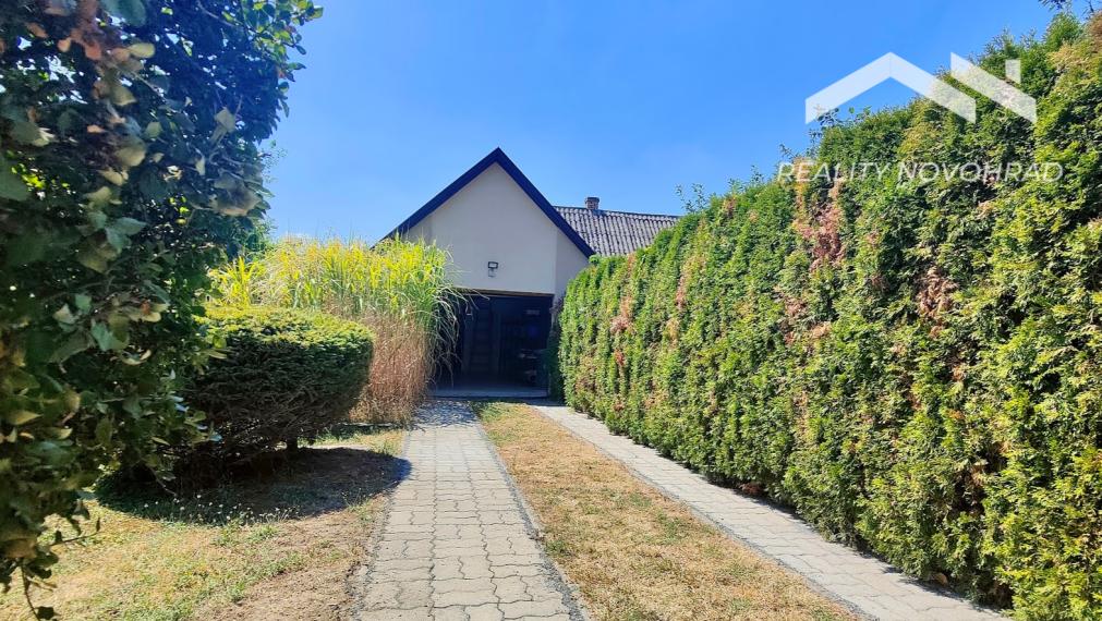 Veľkorysý rodinný dom v Haliči – 1 378 m², nádherná záhrada, 2 garáže
