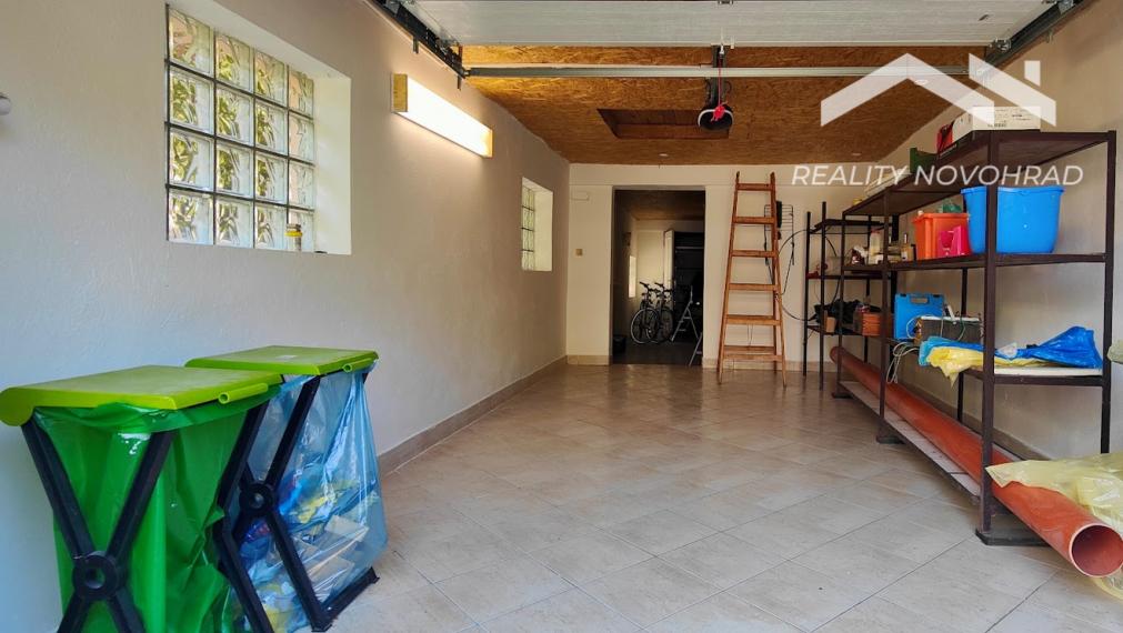 Veľkorysý rodinný dom v Haliči – 1 378 m², nádherná záhrada, 2 garáže