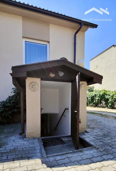 Veľkorysý rodinný dom v Haliči – 1 378 m², nádherná záhrada, 2 garáže