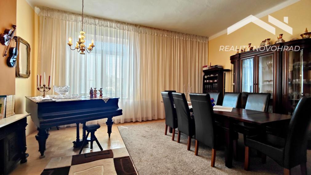 Veľkorysý rodinný dom v Haliči – 1 378 m², nádherná záhrada, 2 garáže
