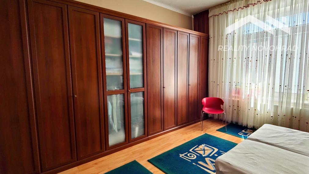 Veľkorysý rodinný dom v Haliči – 1 378 m², nádherná záhrada, 2 garáže