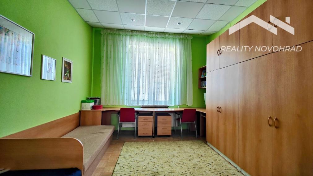 Veľkorysý rodinný dom v Haliči – 1 378 m², nádherná záhrada, 2 garáže