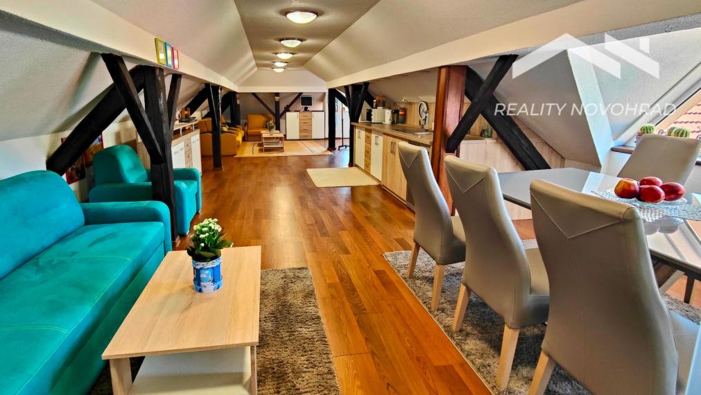 Veľkorysý rodinný dom v Haliči – 1 378 m², nádherná záhrada, 2 garáže