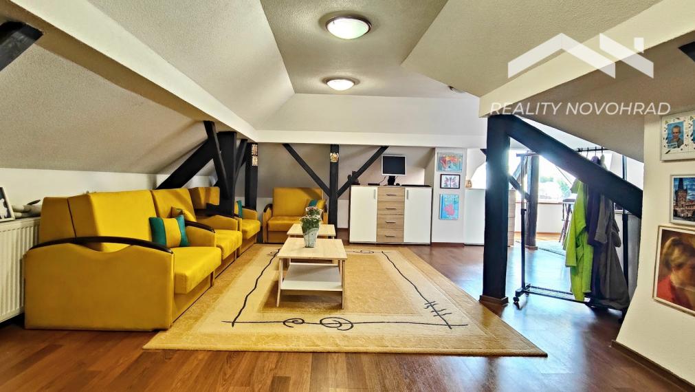 Veľkorysý rodinný dom v Haliči – 1 378 m², nádherná záhrada, 2 garáže