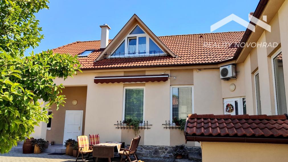 Veľkorysý rodinný dom v Haliči – 1 378 m², nádherná záhrada, 2 garáže