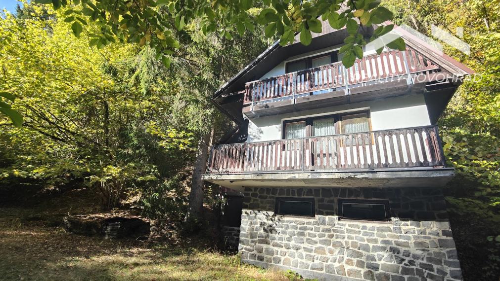 Rekreačná chata pri potôčiku a lyžiarskom vleku – Kokava Háj
