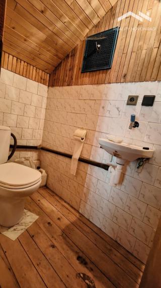Rekreačná chata pri potôčiku a lyžiarskom vleku – Kokava Háj