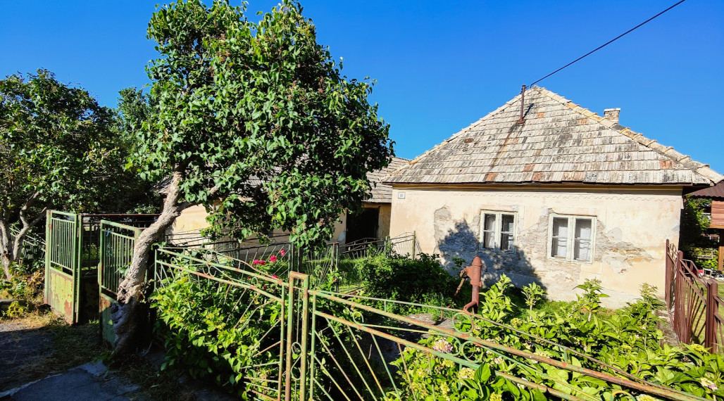 Exkluzívne u Nás: Váš Vidiecky Raj v Malebnej Budinej – Gánkový Dom s Obrovským Potenciálom