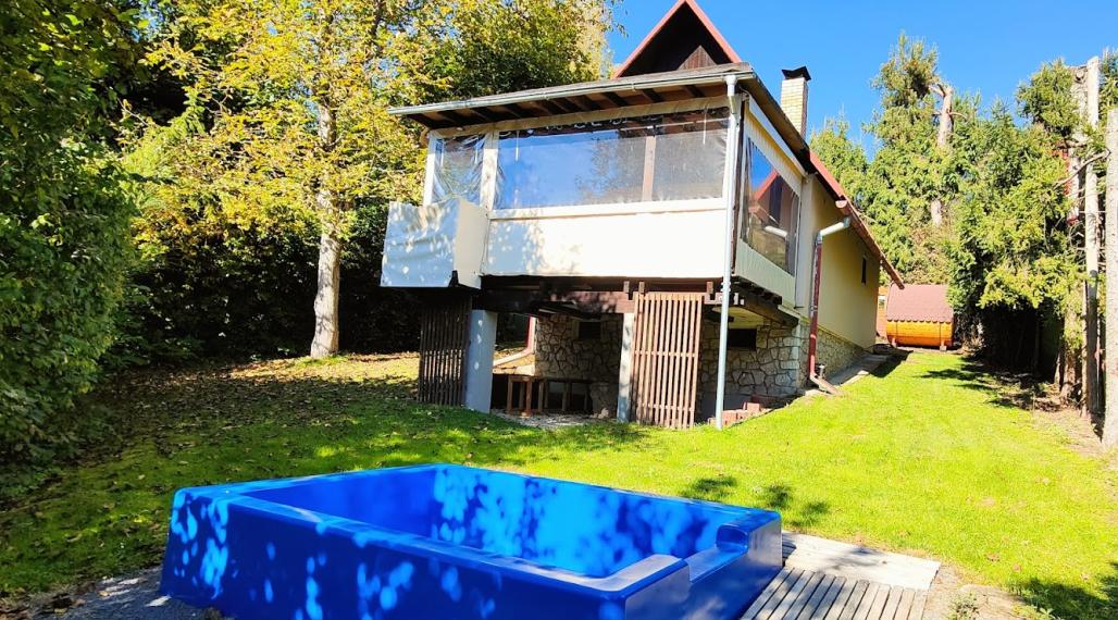 Jedinečná Rekreačná chata Ružiná: Relax so saunou a bazénom - ideálne na celoročné bývanie!