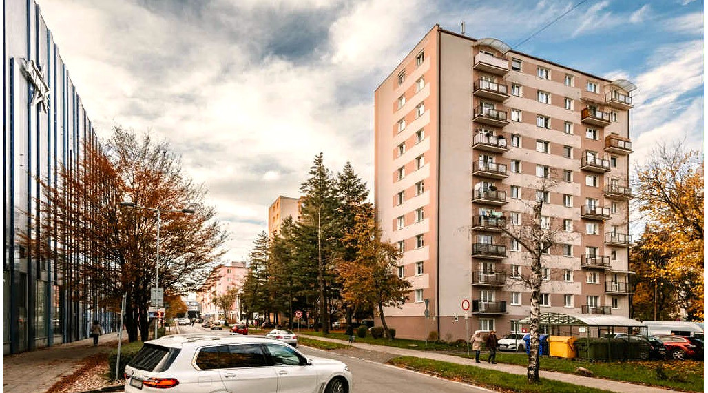 Prémiová ponuka: Štýlový 2-izbový byt s balkónom v absolútnom centre Lučenca