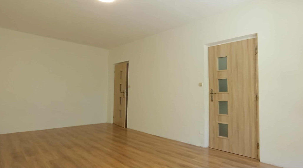 Štýlový 2+1 izbový byt s loggiou v zelenej časti Poltára – Sklárska ulica