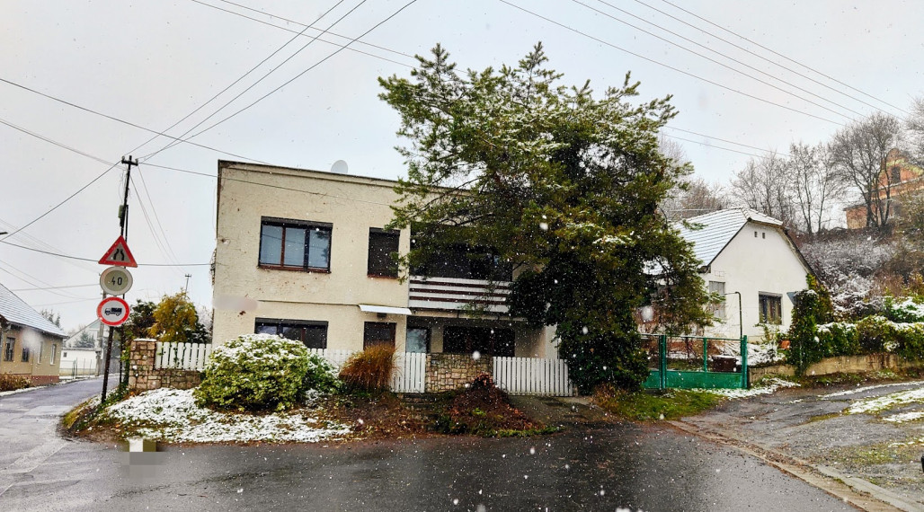 Dvojpodlažný rodinný dom v obľúbenej lokalite Malá Ves