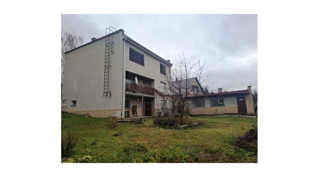 OPATOVÁ - RD - dvojpodlažný, 2x GARÁŽna pozemku 830 m2