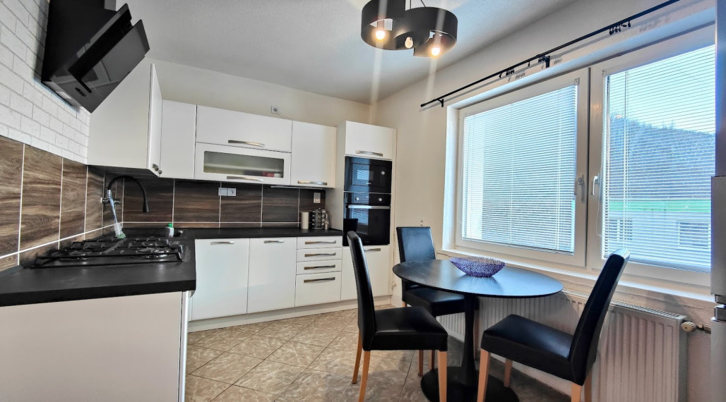 Bezkonkurenčná cena 2 izbového bytu s dvoma loggiami a zariadením