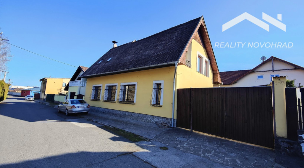 Nadčasový dom pri parku v Lučenci – priestor, štýl a súkromie v dokonalej harmónii