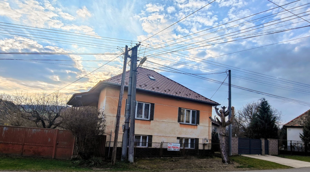 💥JARNÁ AKCIA: Charizmatický Dom s Príbehom, Históriou a nádherným Pozemkom v Uhorskom