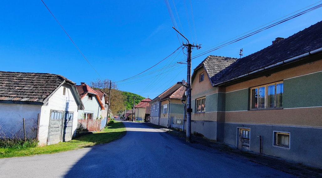 Vidiecky dom s čarom prírody a slnečným pozemkom v Slanej Lehote