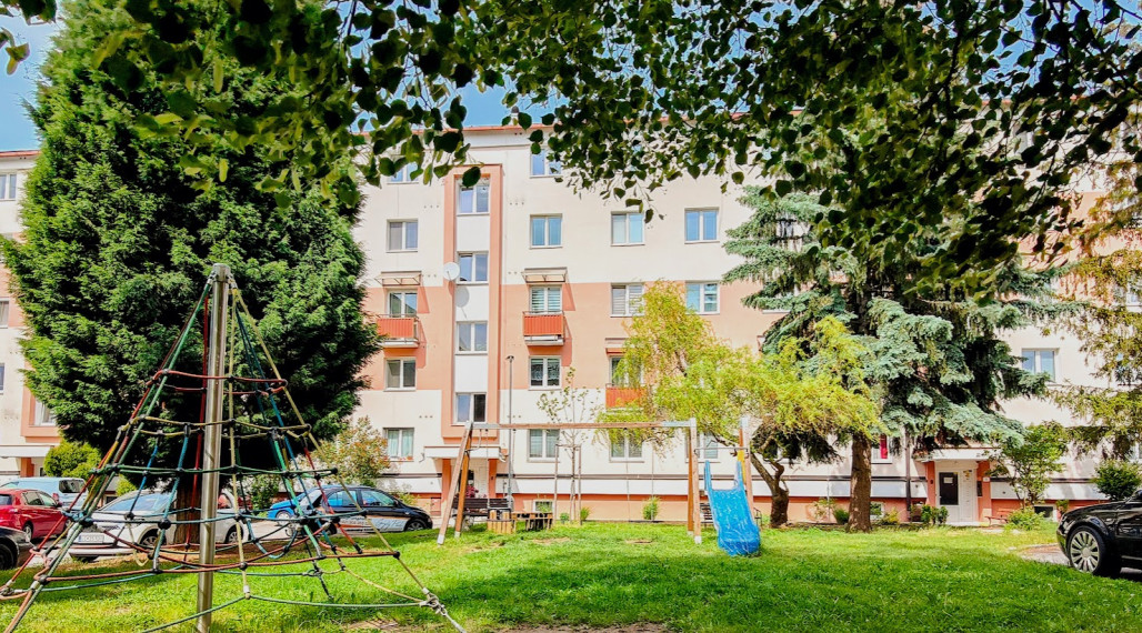 Veľkoryso riešený 3-izbový tehlový byt s výbornou polohou pri centre mesta – Lučenec