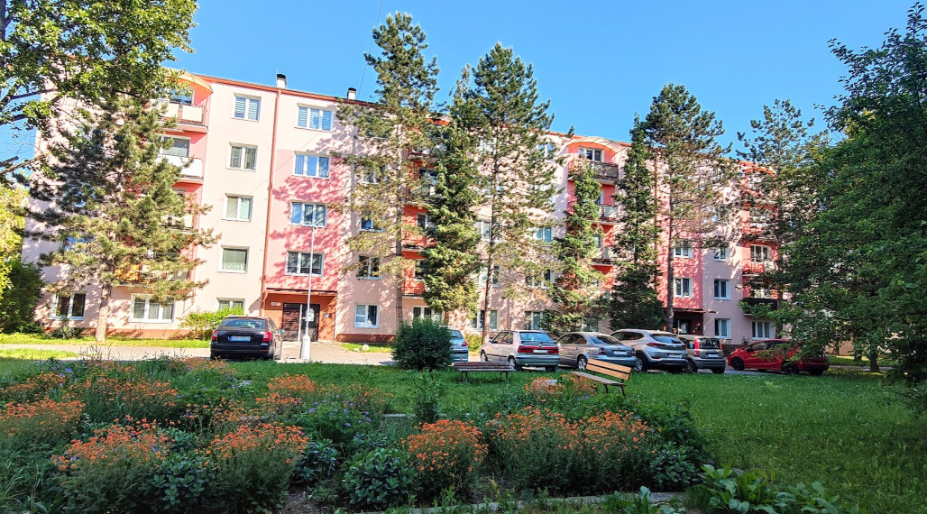 Predaj 3-izbového bytu s balkónom v pokojnej lokalite plnej zelene – Rúbanisko I