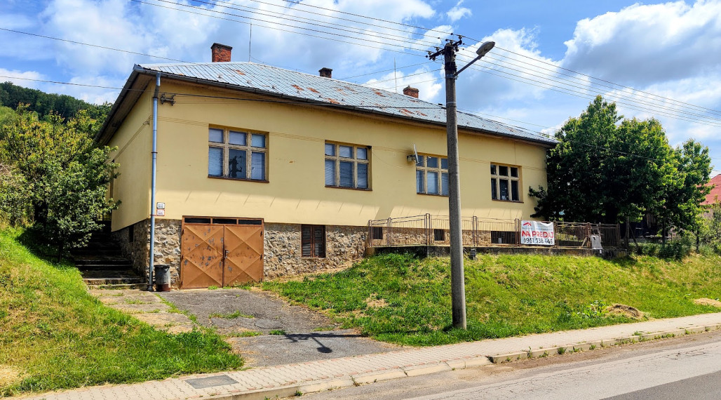 MIMORIADNA ZĽAVA 20 000 €! Dom s charakterom a rozľahlým pozemkom v centre Lovinobane