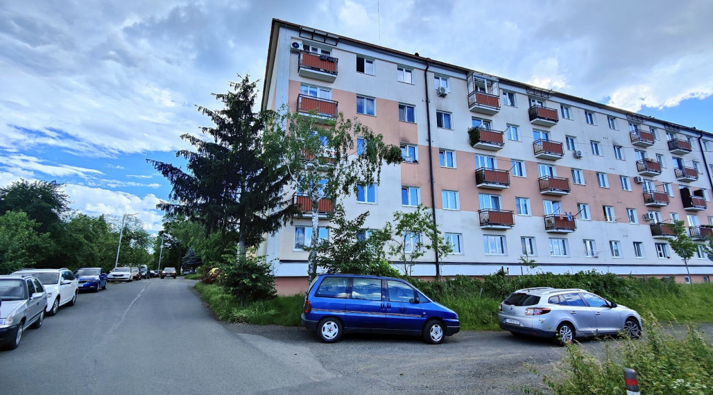 2-izbový byt s balkónom v tehlovom bytovom dome – vytvorte si bývanie podľa vlastných predstáv