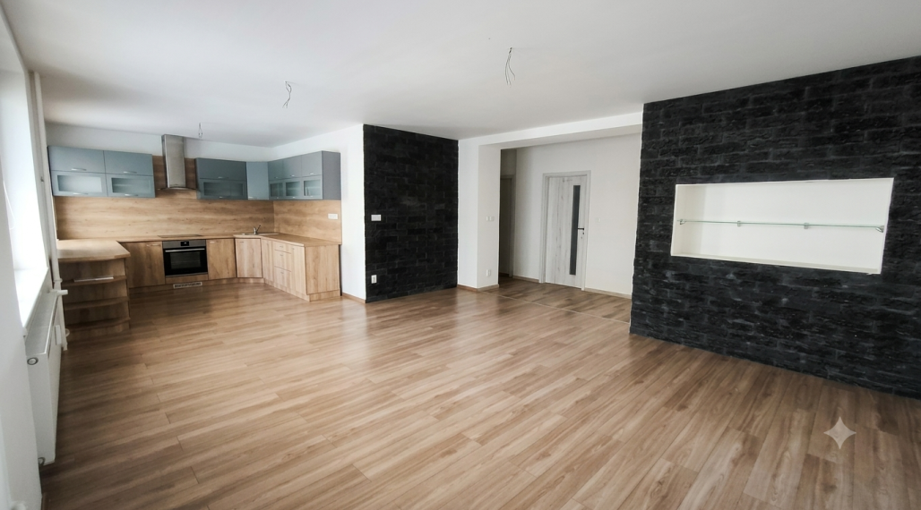 3 IZBOVÝ BYT LUČENEC - PRIAME CENTRUM