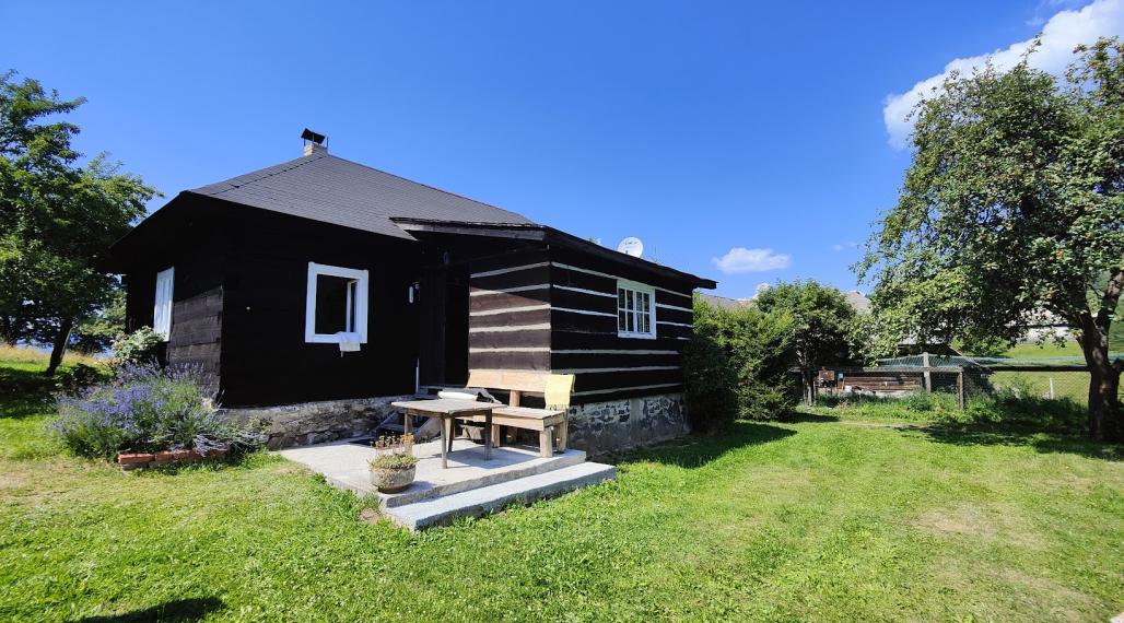 🏡 100-ročná drevenička na polosamote – Biele Vody