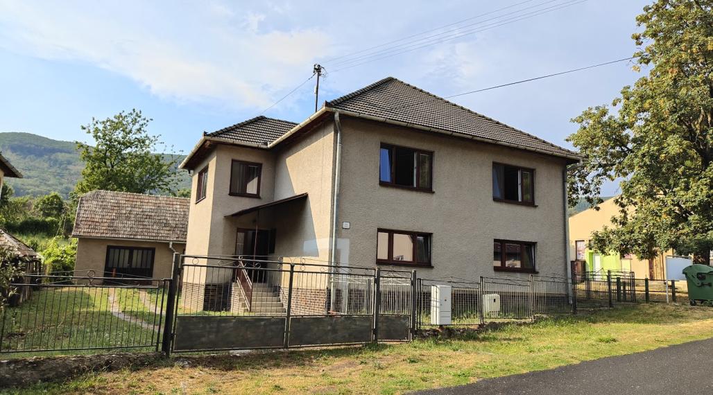 DVOJPODLAŽNÝ RODINNÝ DOM V KOTMANOVEJ – VEĽKÝ POZEMOK 1 251 m², 235 m² ÚŽITKOVEJ PLOCHY