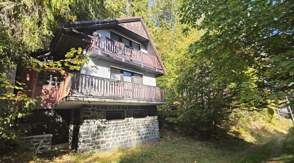 Rekreačná chata pri potôčiku a lyžiarskom vleku – Kokava Háj