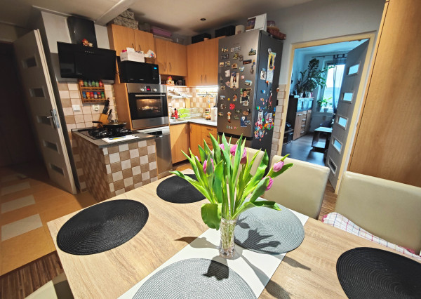 Zrekonštruovaný 2.izb.byt s loggiou a klimatizáciou