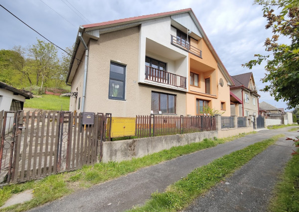 VÝNIMOČNÁ CENA ! Dvojpodlažný rodinný 1/2 dom v Cinobani za cenu bytu