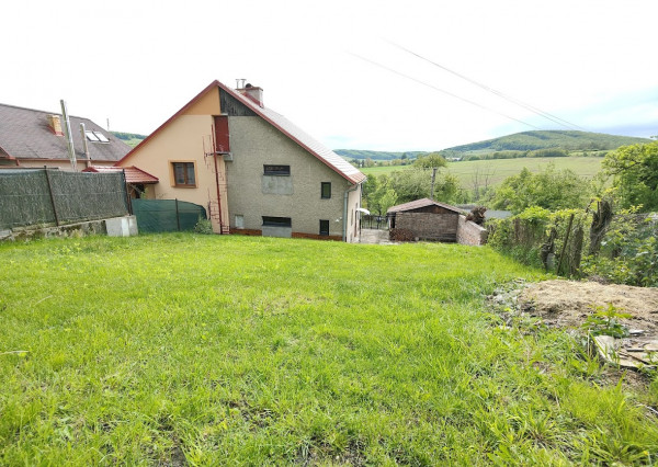 Dvojpodlažný rodinný 1/2 dom v Cinobani za cenu bytu