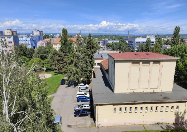 Na predaj priestranný 3 izbový byt v centre mesta