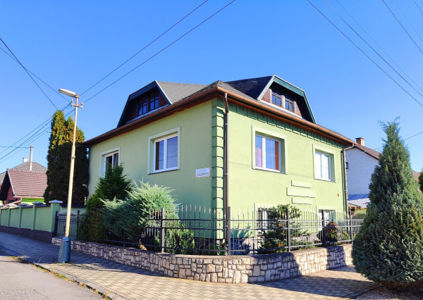 Rodinný dom s bazénom v pokojnej lokalite Lučenca