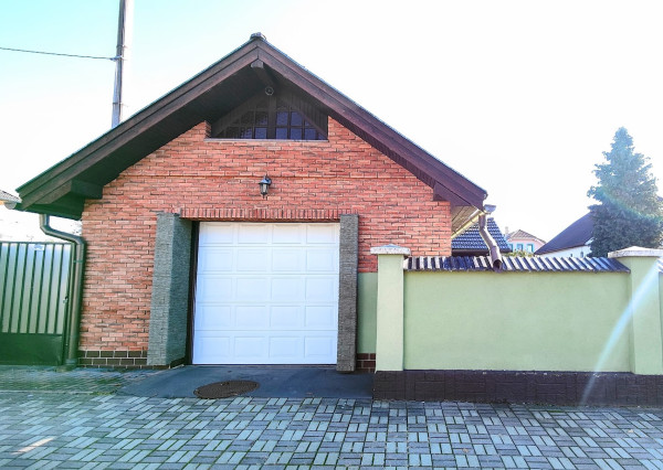 Rodinný dom s bazénom v pokojnej lokalite Lučenca