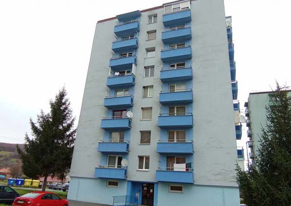 Príjemný trojizbový byt na sídlisku v Cinobani