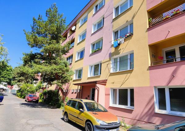 Exkluzívne len u nás! Priestranný 3-izbový byt s loggiou v srdci Lučenca