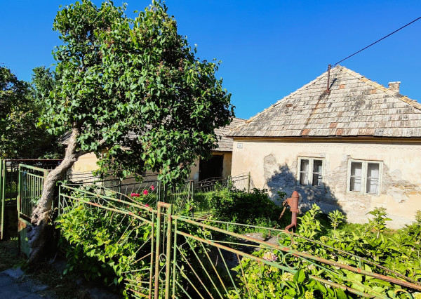 Exkluzívne u Nás: Váš Vidiecky Raj v Malebnej Budinej – Gánkový Dom s Obrovským Potenciálom