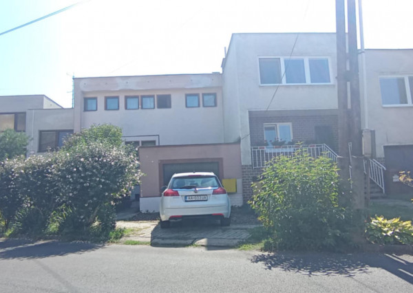 Váš budúci dom v tichej časti Lučenca čaká na nového majiteľa!