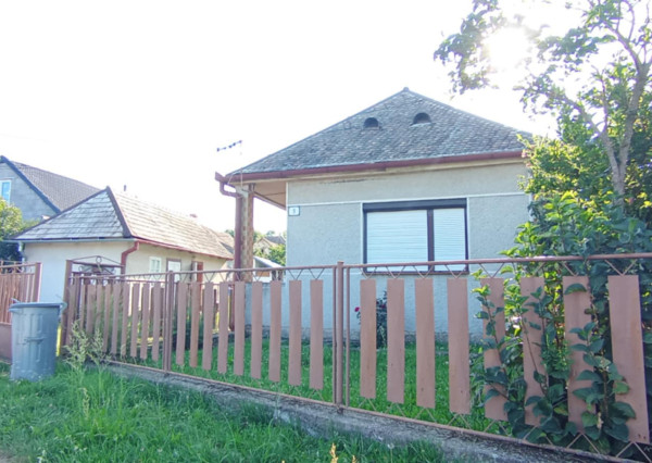 Vidiecka pohoda s veľkým pozemkom  – kamenný dom v Ľuboreči