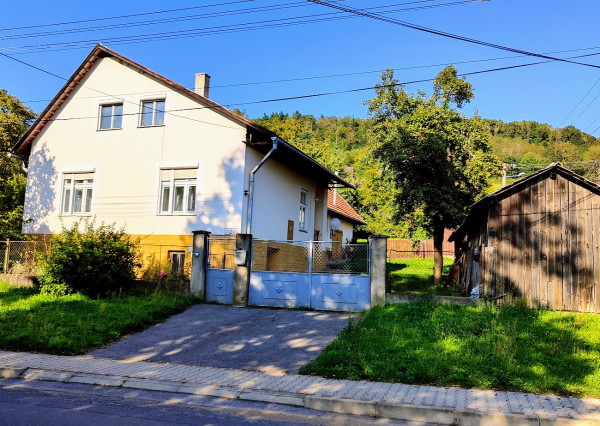 Lovinobaňa: DOM SNOV pod lesom s rozľahlým slnečným pozemkom