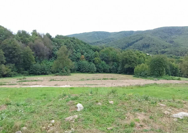 Jedinečné pozemky s výborným prístupom pri obci  Mýtna