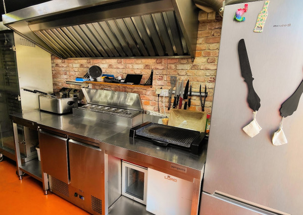 Predaj Zabehnutého Mobilného Gastro Kontajnera - Pipi Grill