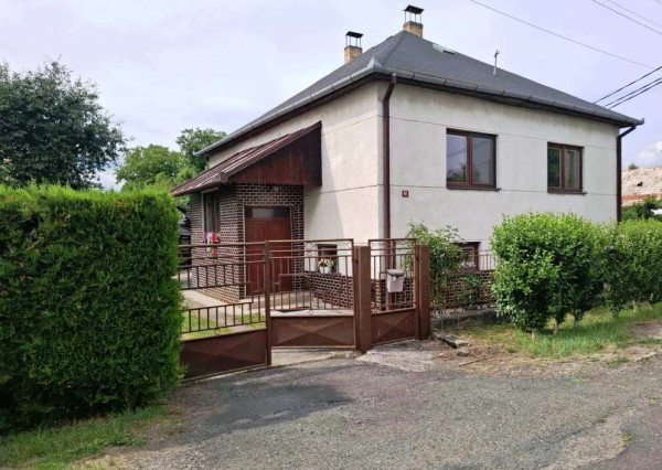 PANICKÉ DRAVCE - RD na pozemku 54 árov - ideálne farmárske bývanie na vidieku