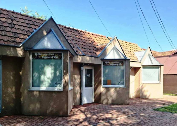 ATRAKTÍVNY priestor na PODNIKANIE v STREDE MESTA LUČENEC