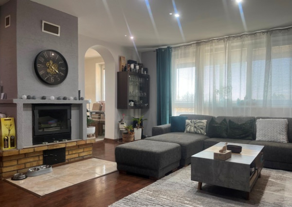 VIDINÁ okr. LUČENEC - RD 240 m2 , BAZÉN, TERASA, GARÁŽ - komplet zrekonštruovaný a zariadený