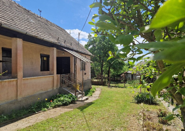 POLTÁR 2 izbový VÍKENDOVÝ domček (chalupa) na pozemku 1193 m2