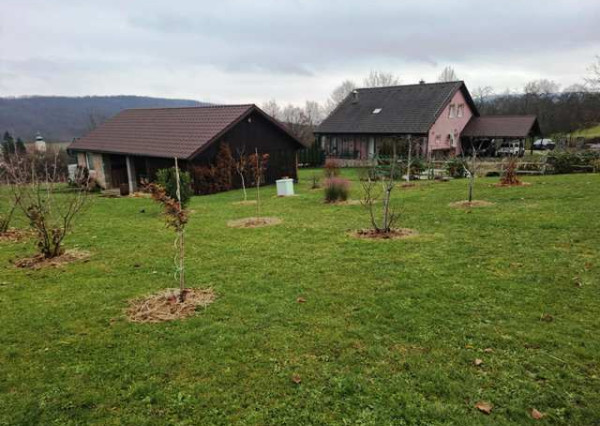 LUKOVIŠTIA okr. RIMAVSKÁ SOBOTA -  štýlovo zrekonštruovaná RODINNÁ USADLOSŤ 1,8 ha s bohatým zázemím