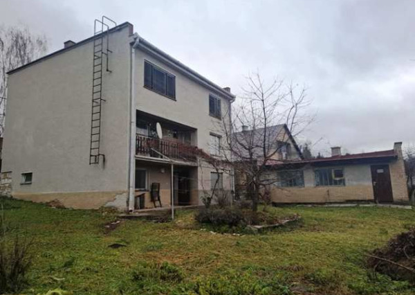 OPATOVÁ - RD - dvojpodlažný, 2x GARÁŽna pozemku 830 m2